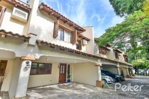 Casa em Condomínio à venda com 293m², 3 dormitórios, 1 suíte, 2 vagas, no bairro Tristeza em Porto Alegre