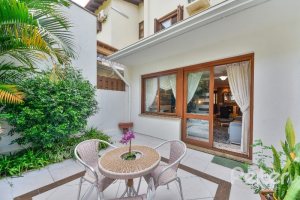 Casa em Condomínio à venda com 293m², 3 dormitórios, 1 suíte, 2 vagas, no bairro Tristeza em Porto Alegre