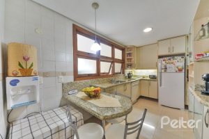 Casa em Condomínio à venda com 293m², 3 dormitórios, 1 suíte, 2 vagas, no bairro Tristeza em Porto Alegre