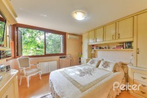 Casa em Condomínio à venda com 293m², 3 dormitórios, 1 suíte, 2 vagas, no bairro Tristeza em Porto Alegre