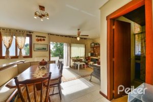 Casa em Condomínio à venda com 293m², 3 dormitórios, 1 suíte, 2 vagas, no bairro Tristeza em Porto Alegre