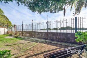 Casa em Condomínio à venda com 293m², 3 dormitórios, 1 suíte, 2 vagas, no bairro Tristeza em Porto Alegre