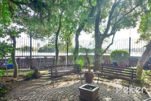 Casa em Condomínio à venda com 293m², 3 dormitórios, 1 suíte, 2 vagas, no bairro Tristeza em Porto Alegre