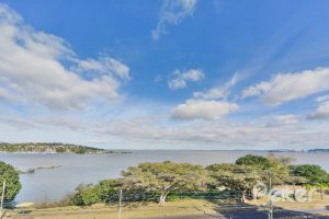 Apartamento à venda com 187m², 3 dormitórios, 3 suítes, 4 vagas, no bairro Vila Assunção em Porto Alegre