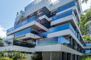 Apartamento à venda com 187m², 3 dormitórios, 3 suítes, 4 vagas, no bairro Vila Assunção em Porto Alegre