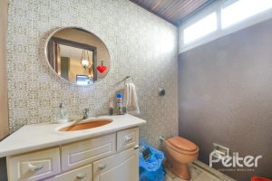 Casa à venda com 470m², 3 dormitórios, 1 suíte, 8 vagas, no bairro Vila Assunção em Porto Alegre