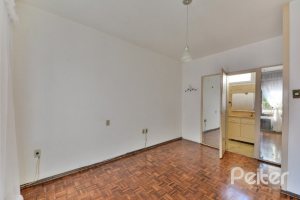 Casa à venda com 470m², 3 dormitórios, 1 suíte, 8 vagas, no bairro Vila Assunção em Porto Alegre