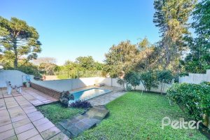 Casa à venda com 470m², 3 dormitórios, 1 suíte, 8 vagas, no bairro Vila Assunção em Porto Alegre