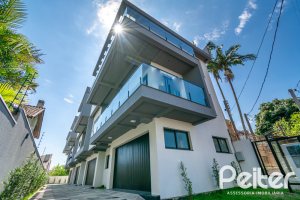 Casa em Condomínio à venda com 176m², 3 dormitórios, 3 suítes, 2 vagas, no bairro Tristeza em Porto Alegre