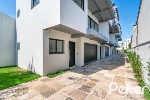 Casa em Condomínio à venda com 176m², 3 dormitórios, 3 suítes, 2 vagas, no bairro Tristeza em Porto Alegre