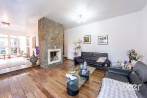 Casa à venda com 266m², 3 dormitórios, 1 suíte, 4 vagas, no bairro Jardim Isabel em Porto Alegre