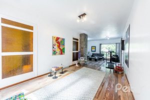 Casa à venda com 266m², 3 dormitórios, 1 suíte, 4 vagas, no bairro Jardim Isabel em Porto Alegre