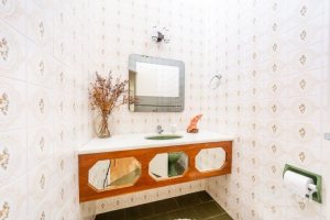 Casa à venda com 266m², 3 dormitórios, 1 suíte, 4 vagas, no bairro Jardim Isabel em Porto Alegre