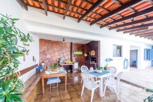 Casa à venda com 266m², 3 dormitórios, 1 suíte, 4 vagas, no bairro Jardim Isabel em Porto Alegre