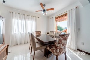 Casa em Condomínio à venda com 168m², 3 dormitórios, 1 suíte, 3 vagas, no bairro Tristeza em Porto Alegre