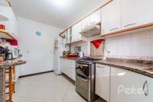Casa em Condomínio à venda com 168m², 3 dormitórios, 1 suíte, 3 vagas, no bairro Tristeza em Porto Alegre