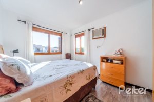 Casa em Condomínio à venda com 168m², 3 dormitórios, 1 suíte, 3 vagas, no bairro Tristeza em Porto Alegre