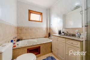 Casa em Condomínio à venda com 168m², 3 dormitórios, 1 suíte, 3 vagas, no bairro Tristeza em Porto Alegre