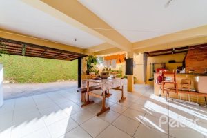 Casa em Condomínio à venda com 168m², 3 dormitórios, 1 suíte, 3 vagas, no bairro Tristeza em Porto Alegre