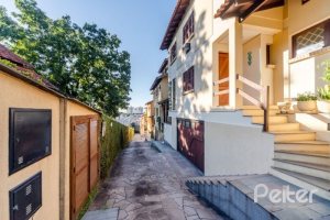 Casa em Condomínio à venda com 168m², 3 dormitórios, 1 suíte, 3 vagas, no bairro Tristeza em Porto Alegre