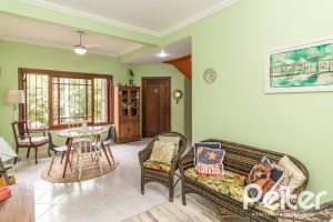 Casa à venda com 124m², 3 dormitórios, 1 suíte, 2 vagas, no bairro Jardim Isabel em Porto Alegre