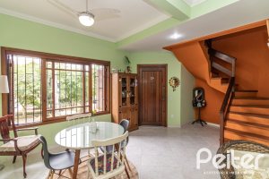 Casa à venda com 124m², 3 dormitórios, 1 suíte, 2 vagas, no bairro Jardim Isabel em Porto Alegre