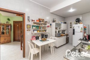 Casa à venda com 124m², 3 dormitórios, 1 suíte, 2 vagas, no bairro Jardim Isabel em Porto Alegre