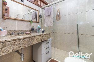 Casa à venda com 124m², 3 dormitórios, 1 suíte, 2 vagas, no bairro Jardim Isabel em Porto Alegre