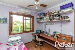 Casa à venda com 124m², 3 dormitórios, 1 suíte, 2 vagas, no bairro Jardim Isabel em Porto Alegre