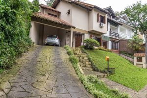 Casa à venda com 124m², 3 dormitórios, 1 suíte, 2 vagas, no bairro Jardim Isabel em Porto Alegre