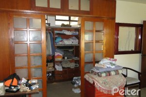 Casa à venda com 242m², 4 dormitórios, 1 suíte, 3 vagas, no bairro Tristeza em Porto Alegre