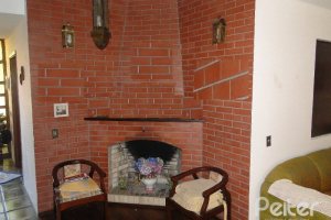 Casa à venda com 242m², 4 dormitórios, 1 suíte, 3 vagas, no bairro Tristeza em Porto Alegre