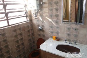 Casa à venda com 242m², 4 dormitórios, 1 suíte, 3 vagas, no bairro Tristeza em Porto Alegre