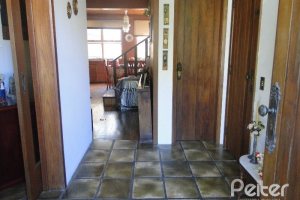 Casa à venda com 242m², 4 dormitórios, 1 suíte, 3 vagas, no bairro Tristeza em Porto Alegre