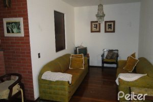 Casa à venda com 242m², 4 dormitórios, 1 suíte, 3 vagas, no bairro Tristeza em Porto Alegre