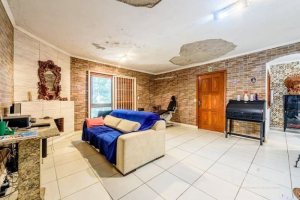 Casa à venda com 267m², 4 dormitórios, 3 vagas, no bairro Cristal em Porto Alegre