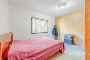 Casa à venda com 267m², 4 dormitórios, 3 vagas, no bairro Cristal em Porto Alegre