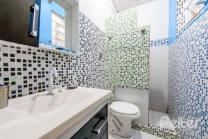 Casa à venda com 267m², 4 dormitórios, 3 vagas, no bairro Cristal em Porto Alegre