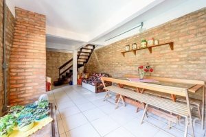 Casa à venda com 267m², 4 dormitórios, 3 vagas, no bairro Cristal em Porto Alegre