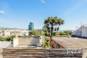 Casa à venda com 267m², 4 dormitórios, 3 vagas, no bairro Cristal em Porto Alegre