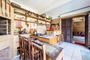 Casa à venda com 267m², 4 dormitórios, 3 vagas, no bairro Cristal em Porto Alegre