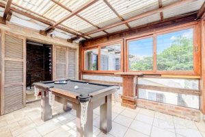 Casa à venda com 267m², 4 dormitórios, 3 vagas, no bairro Cristal em Porto Alegre