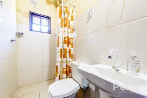 Casa à venda com 267m², 4 dormitórios, 3 vagas, no bairro Cristal em Porto Alegre