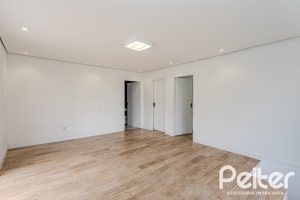 Casa à venda com 267m², 4 dormitórios, 3 vagas, no bairro Cristal em Porto Alegre