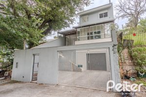 Casa à venda com 267m², 4 dormitórios, 3 vagas, no bairro Cristal em Porto Alegre