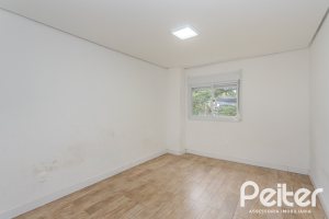 Casa à venda com 267m², 4 dormitórios, 3 vagas, no bairro Cristal em Porto Alegre
