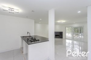 Casa à venda com 267m², 4 dormitórios, 3 vagas, no bairro Cristal em Porto Alegre