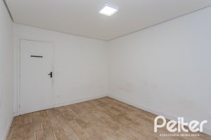 Casa à venda com 267m², 4 dormitórios, 3 vagas, no bairro Cristal em Porto Alegre