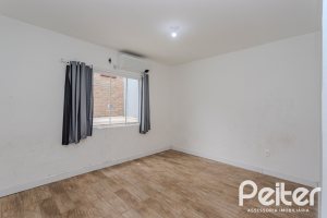 Casa à venda com 267m², 4 dormitórios, 3 vagas, no bairro Cristal em Porto Alegre