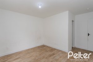 Casa à venda com 267m², 4 dormitórios, 3 vagas, no bairro Cristal em Porto Alegre
